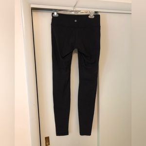 Lululemon wunder under black leggings size 6, excellent condition